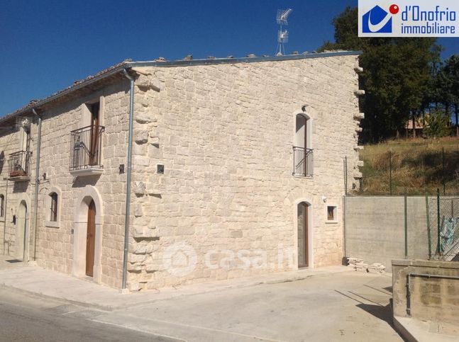 Casa bi/trifamiliare in residenziale in Via Fonte Nuova