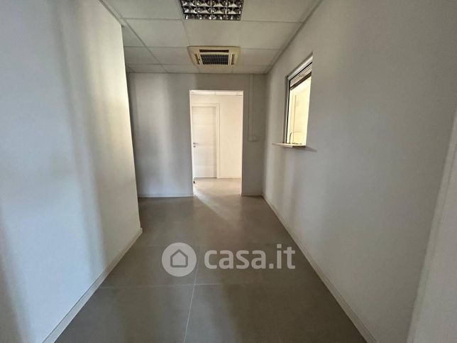 Ufficio in commerciale in Via San Vito