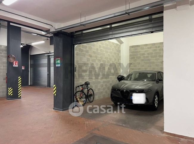 Box/posto auto in residenziale in Viale Francesco Redi 53