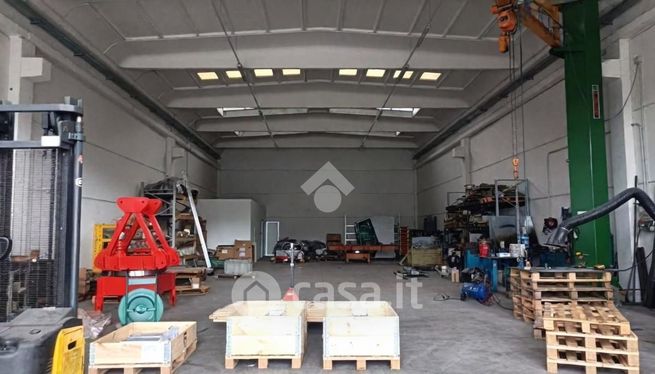Capannone in commerciale in Via Pian di Vico 17