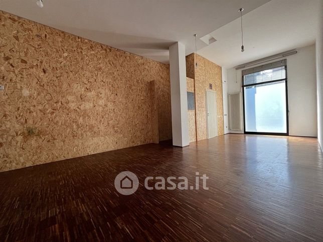 Ufficio in commerciale in Via Porta Carlo