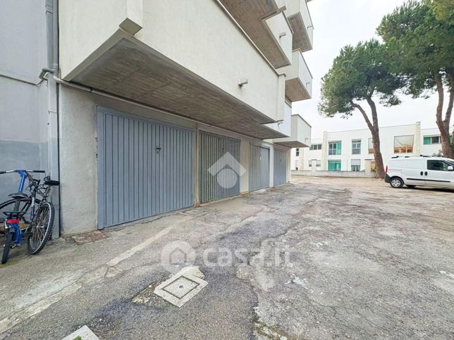 Garage/posto auto in residenziale in Via Piave 8