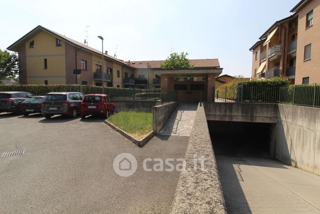 Box/posto auto in residenziale in Via Don P. Mazzolari 8