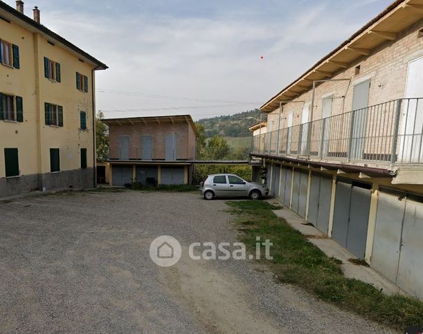 Box/posto auto in residenziale in SP26