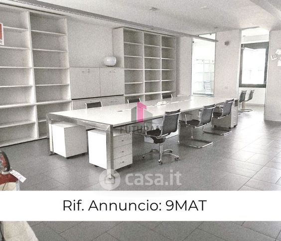 Ufficio in commerciale in Viale Italia