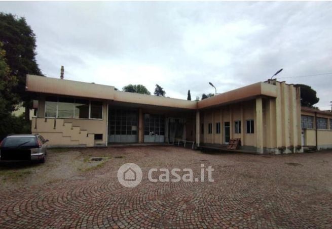 Capannone in commerciale in Via Monte Grappa 9