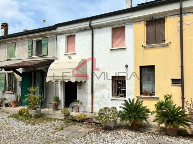 Casa indipendente in residenziale in 