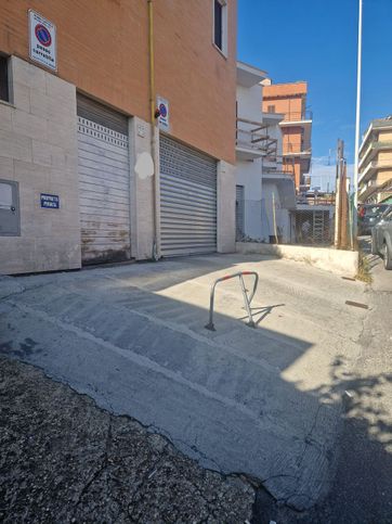 Garage/posto auto in residenziale in Vicolo del Monte delle Capre 75