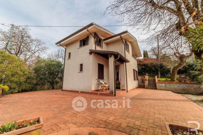 Villa in residenziale in Via del Palazzetto