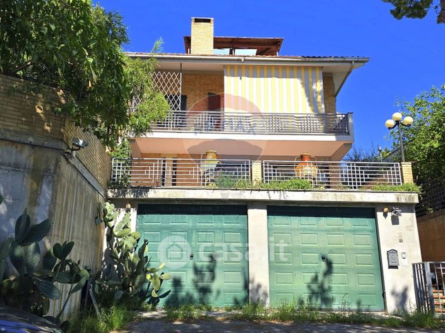 Casa indipendente in residenziale in