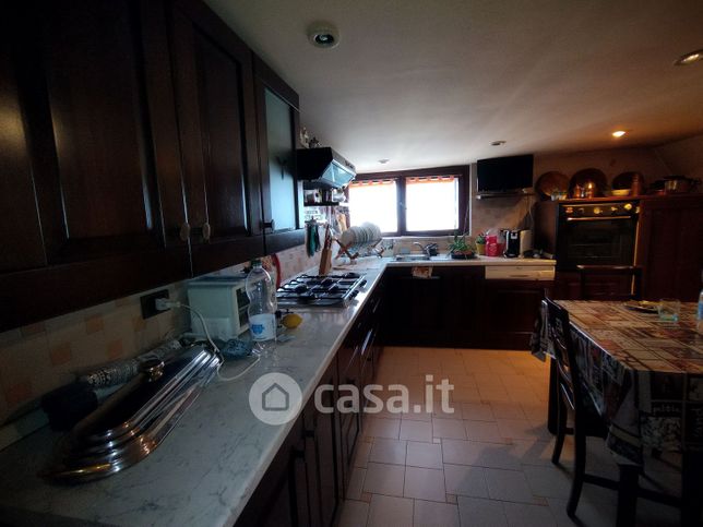 Appartamento in residenziale in Via Laghi 41