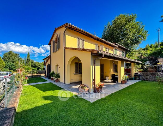 Casa indipendente in residenziale in ville 83