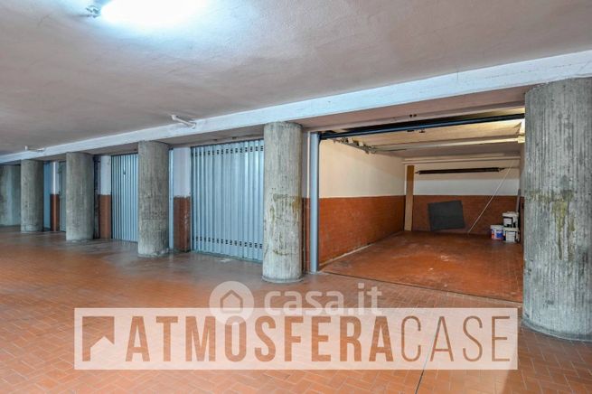 Box/posto auto in residenziale in Via Pietro Paleocapa 11