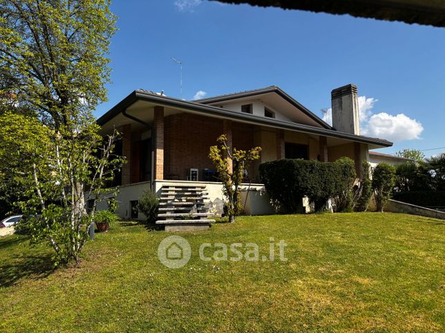 Villa in residenziale in Via Pirano 6