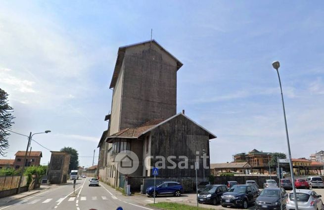 Capannone in commerciale in Via Piave 4