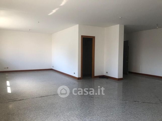 Ufficio in commerciale in