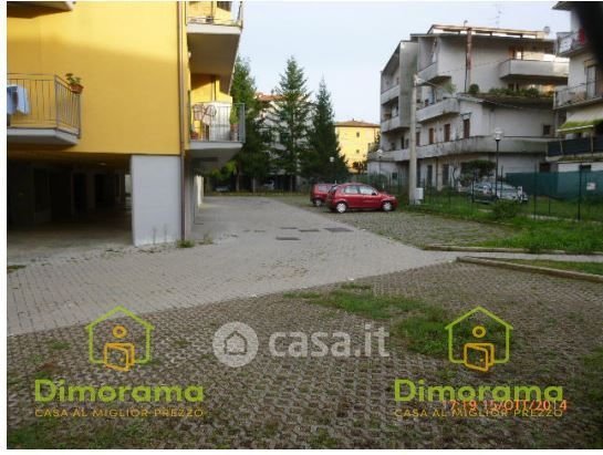 Garage/posto auto in residenziale in Piazza Giuseppe Capanni 4 A