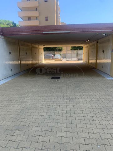 Box/posto auto in residenziale in