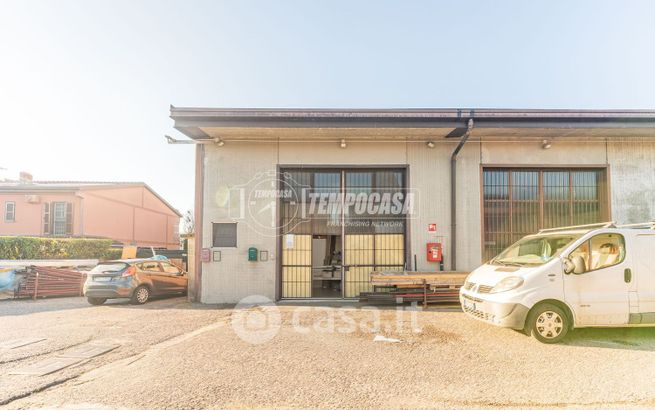 Capannone in commerciale in Via Trento e Trieste 13