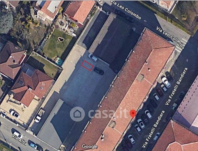Box/posto auto in residenziale in Via Alba 7