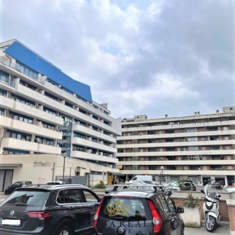 Box/posto auto in residenziale in Via Beniamino Segre 71