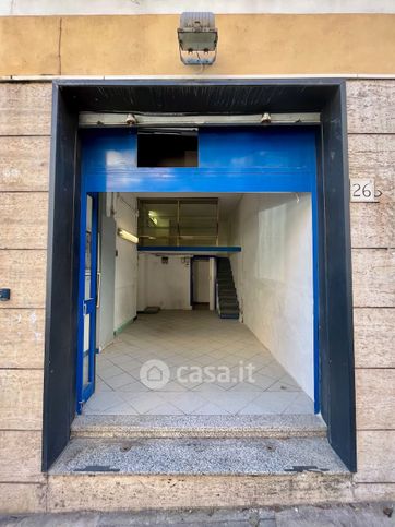 Negozio/locale commerciale in commerciale in Via Roccaporena 26