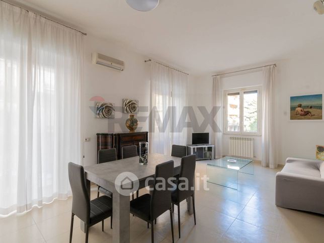 Appartamento in residenziale in Via F. Petrarca 50