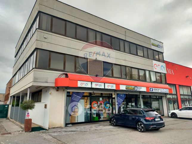 Ufficio in commerciale in Via Giuseppe Minottini 9