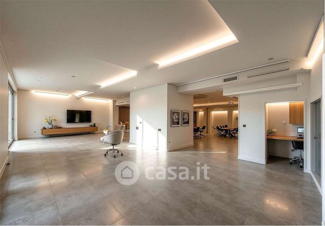 Ufficio in commerciale in Viale Giovanni Bovio 483