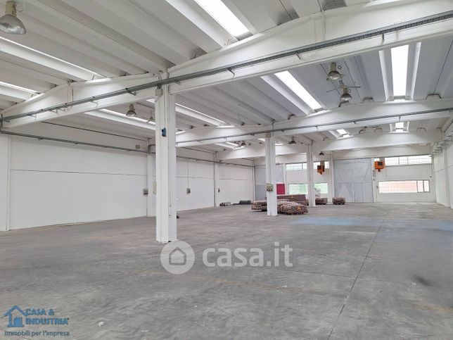 Capannone in commerciale in Via Kennedy