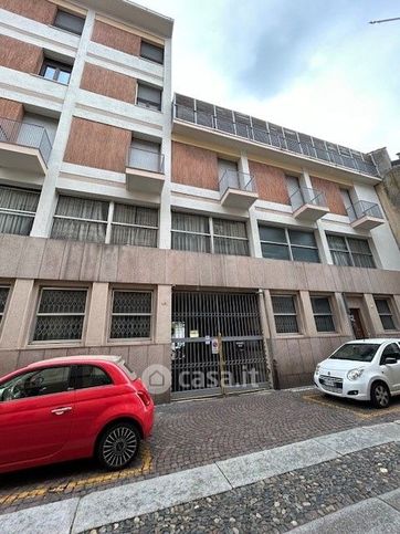 Box/posto auto in residenziale in Via Giacomo Giovanetti 5