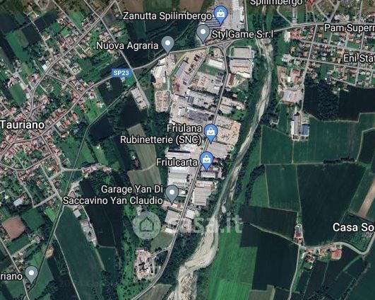 Capannone in commerciale in 