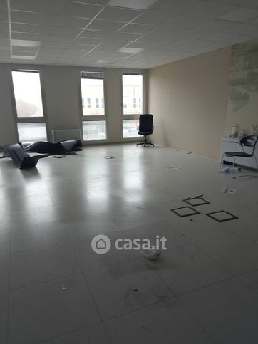 Ufficio in commerciale in Via Proventa