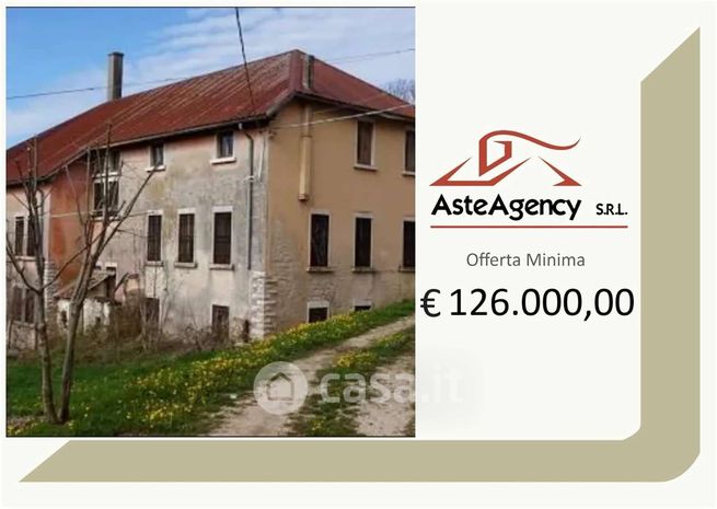 Capannone in commerciale in Via Chiesa 239