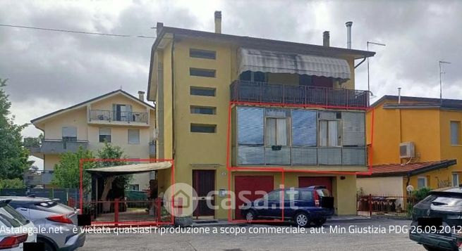 Casa indipendente in residenziale in Via Altichiero 98