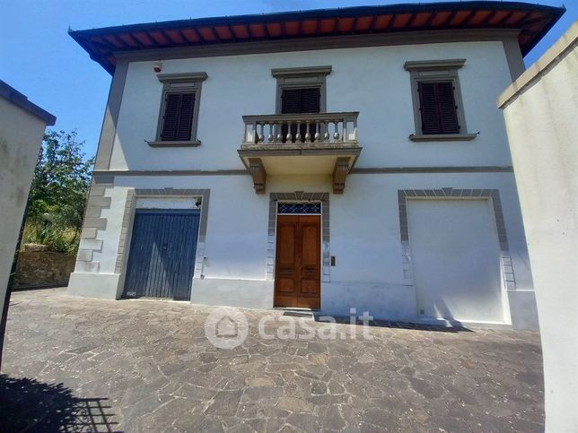 Casa indipendente in residenziale in 