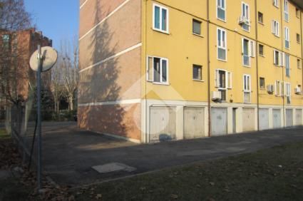 Box/posto auto in residenziale in Via Francoforte 1