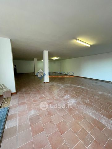 Box/posto auto in residenziale in Via G. Deledda 16