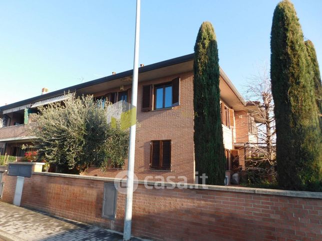 Casa indipendente in residenziale in Via Carlo Cattaneo 20