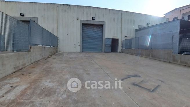 Capannone in commerciale in Via Sette Comuni 5