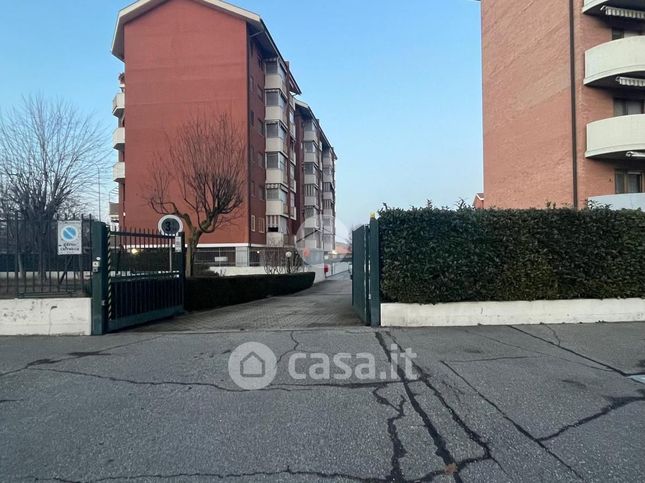 Garage/posto auto in residenziale in Via Tiziano 16