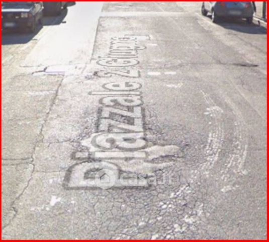 Box/posto auto in residenziale in Via Monte Rosa 50