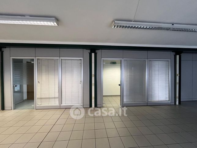 Ufficio in commerciale in 