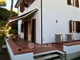 Casa bi/trifamiliare in residenziale in Via Raffaele De Grada 15