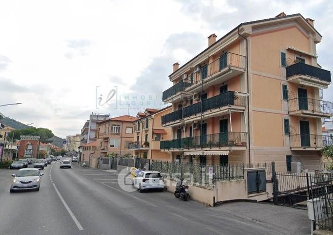 Garage/posto auto in residenziale in Strada Statale 1 65