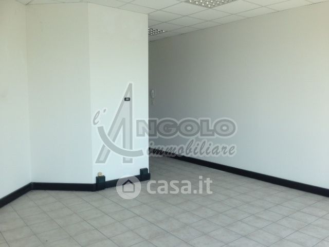 Ufficio in commerciale in 