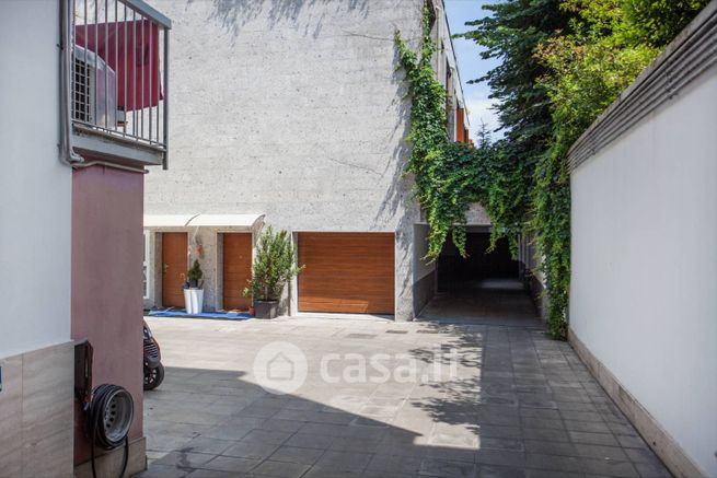 Appartamento in residenziale in Via Desenzano 15 A