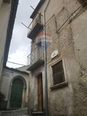 Casa bi/trifamiliare in residenziale in Via Roma 1