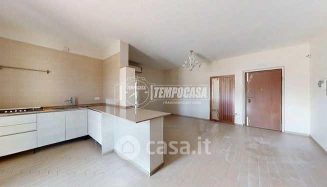 Appartamento in residenziale in Via Atellana 133