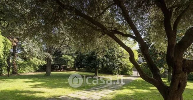 Casa indipendente in residenziale in 